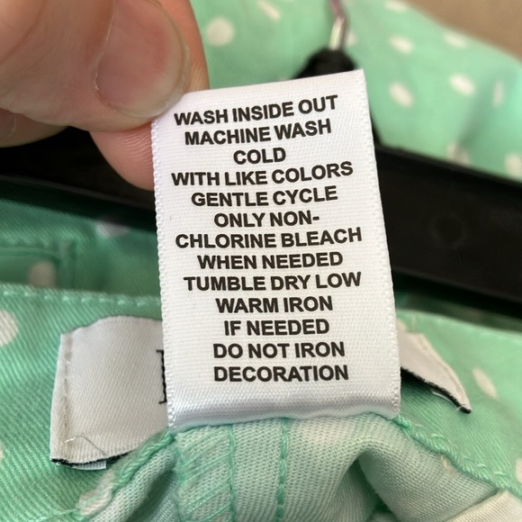 Elle Light Green White Polkadot Chino Shorts - Women’s Size 2 - Picture 7 of 8